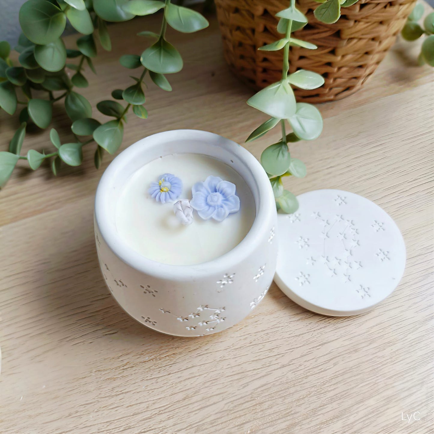 Vela aromática de flor de violeta
